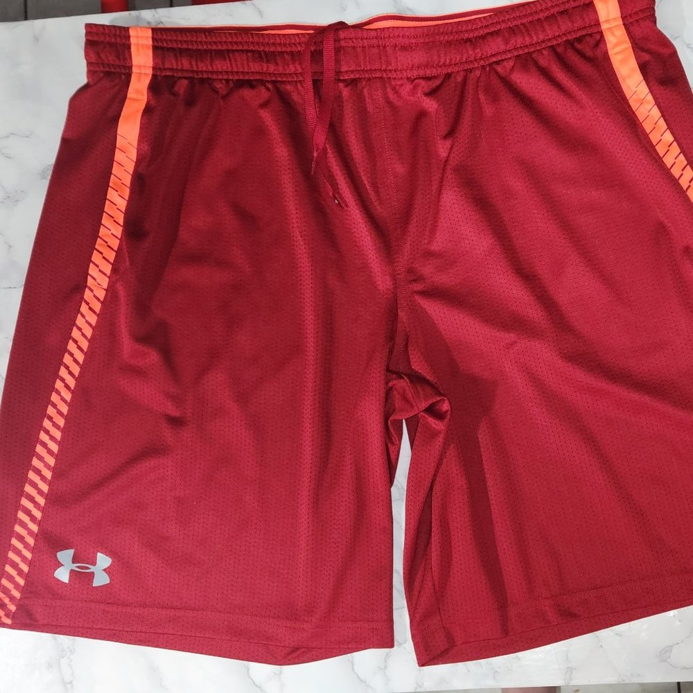 Under Armour Men's mesh athletic shorts in size XXL